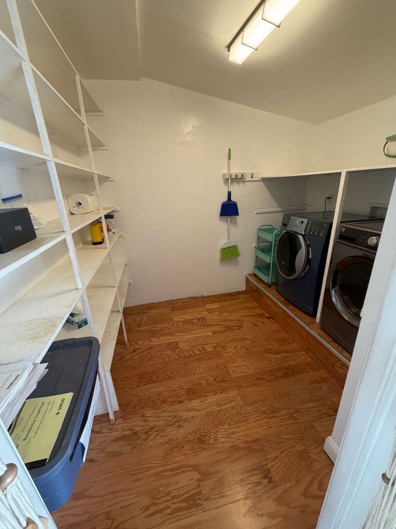 Fair Oaks House: 7210 Zelinda Drive