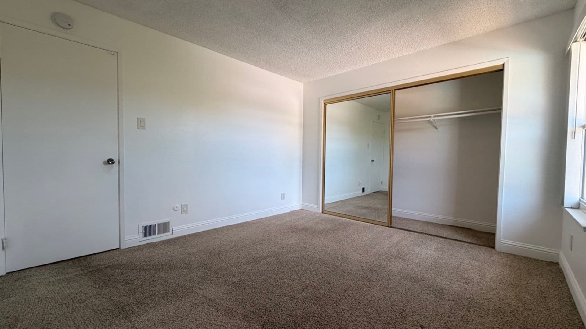 Carmichael Apartment: 5840 Fair Oaks Blvd #5