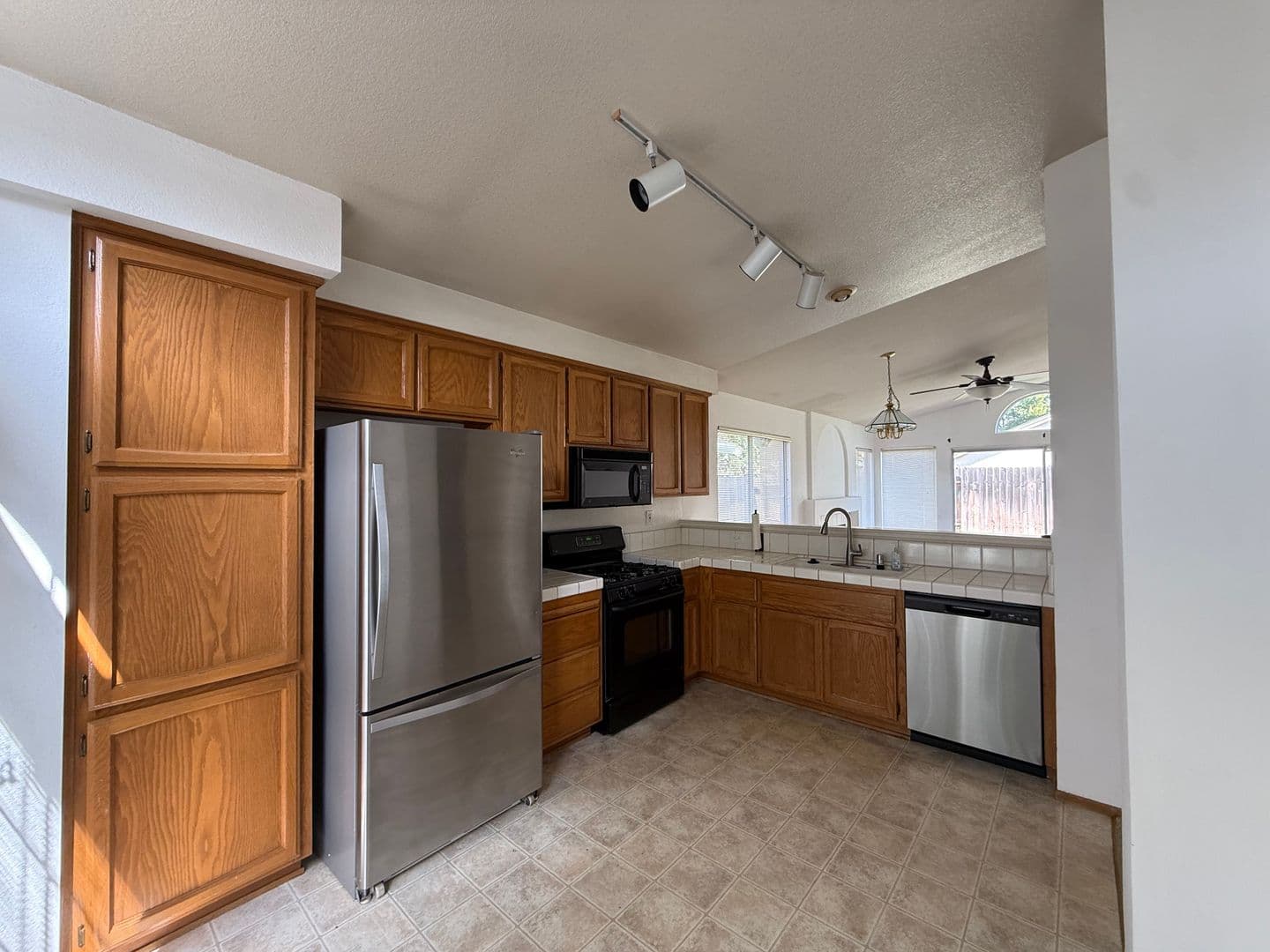 Elk Grove House: 6415 Shasta Creek Way