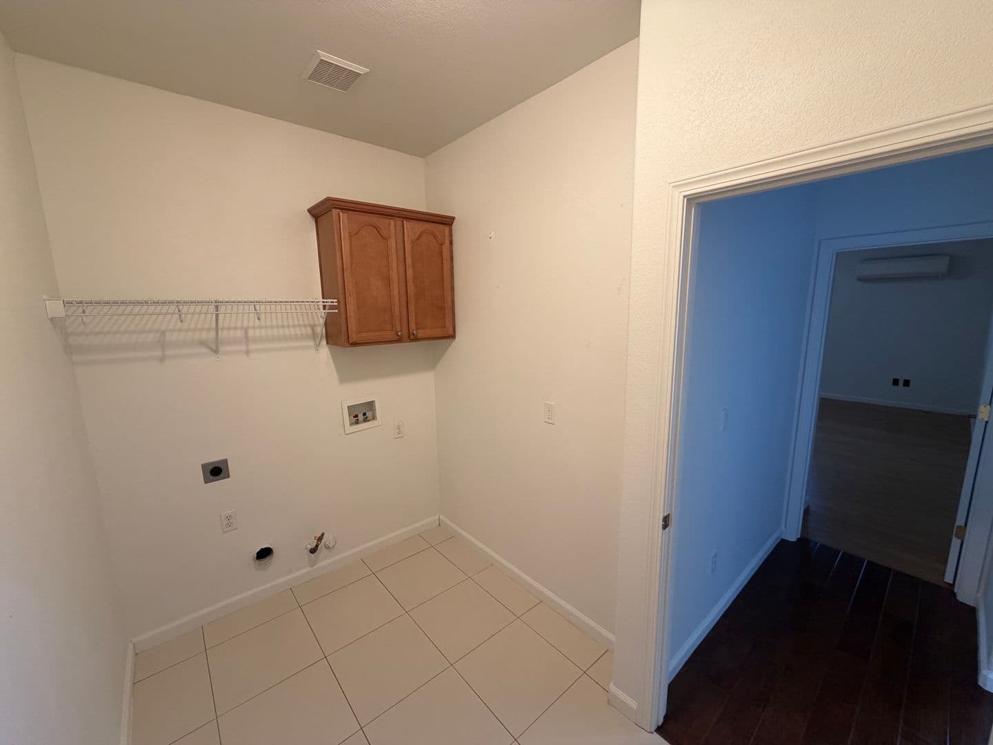 Sacramento House: 3019 Palmate Way