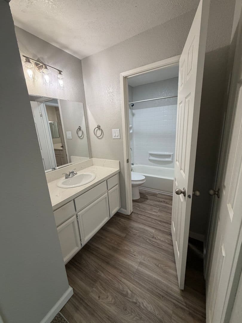 Carmichael Apartment: 5840 Fair Oaks Blvd #11