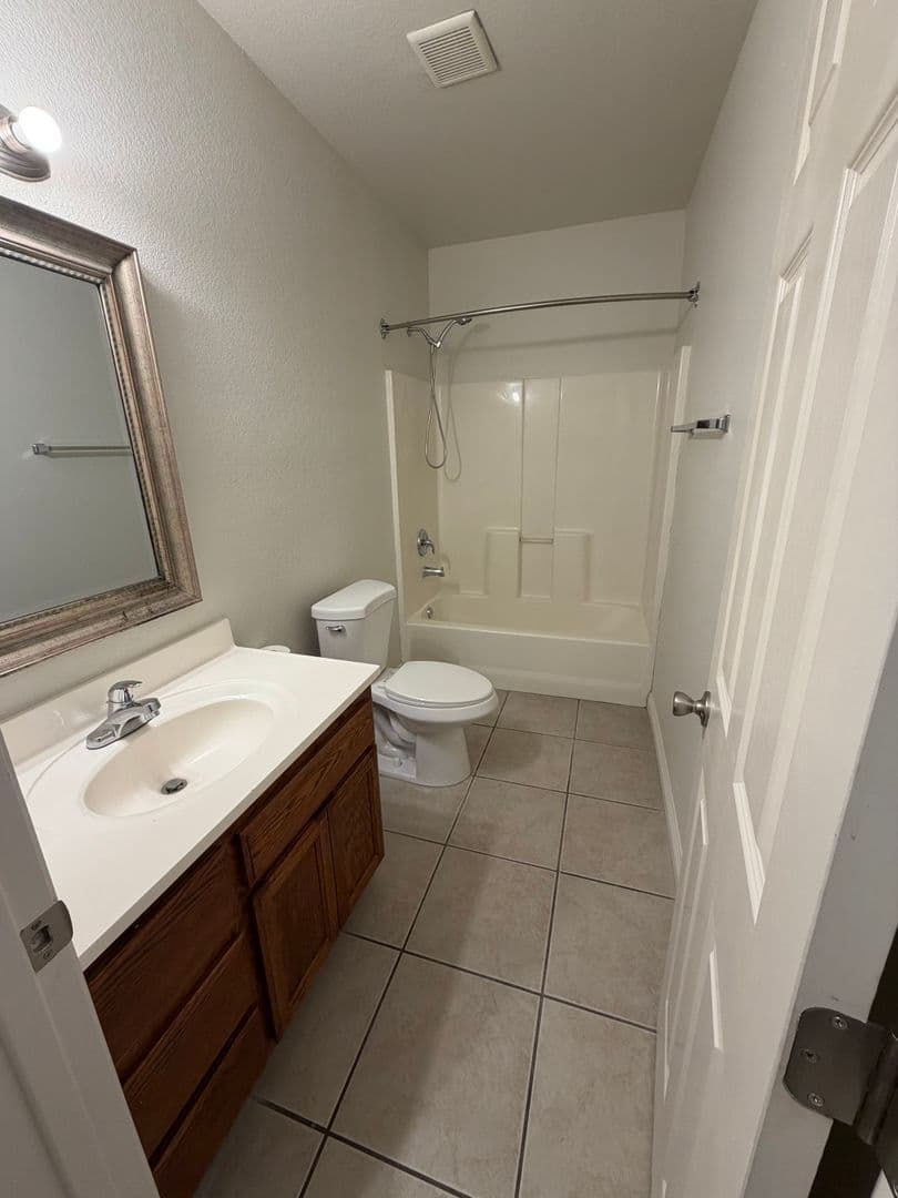 Sacramento Apartment: 3135 Academy Way