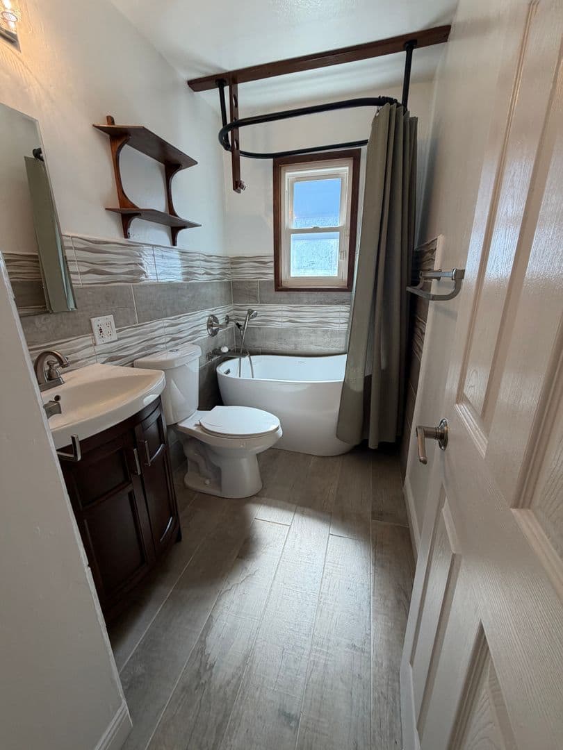 Fair Oaks House: 7210 Zelinda Drive