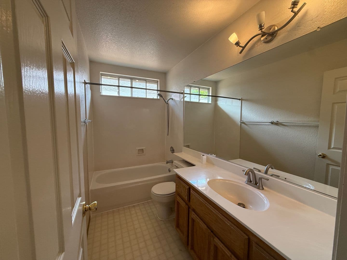 Elk Grove House: 6415 Shasta Creek Way