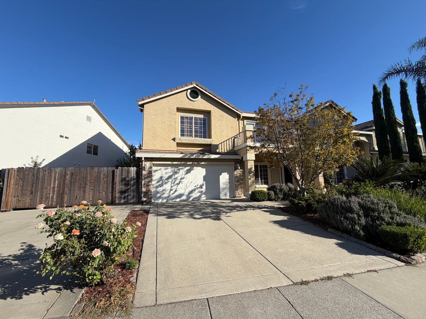 Sacramento House: 3019 Palmate Way