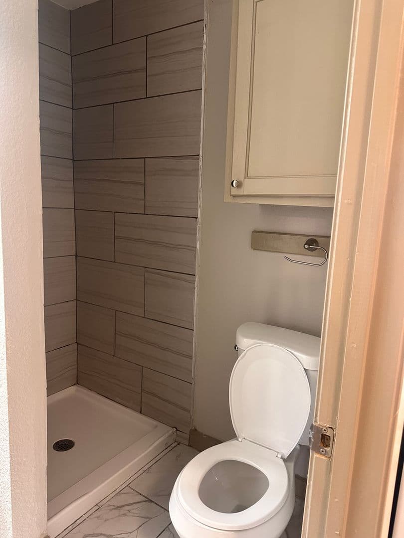 Commerce Apartment: 801 Culver St