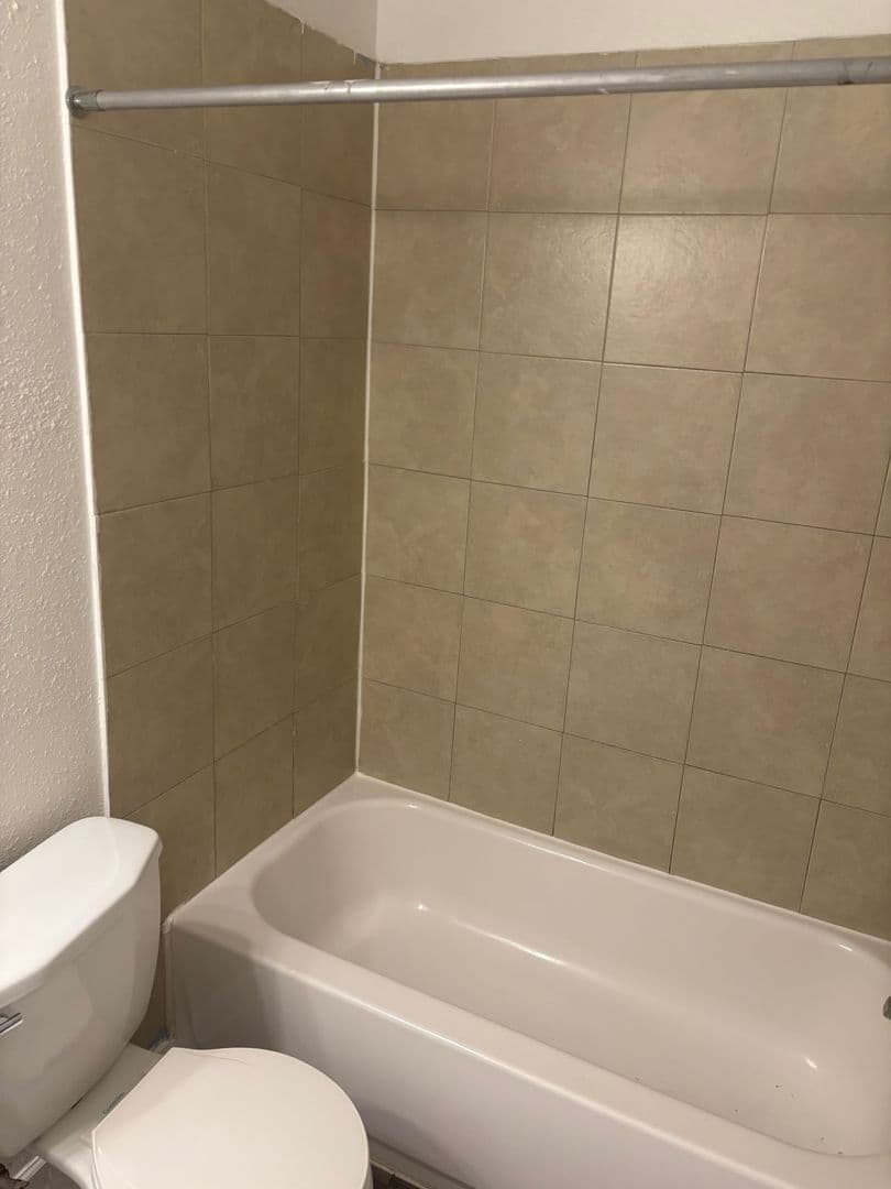 Garland Apartment: 1520 W Kingsley Rd