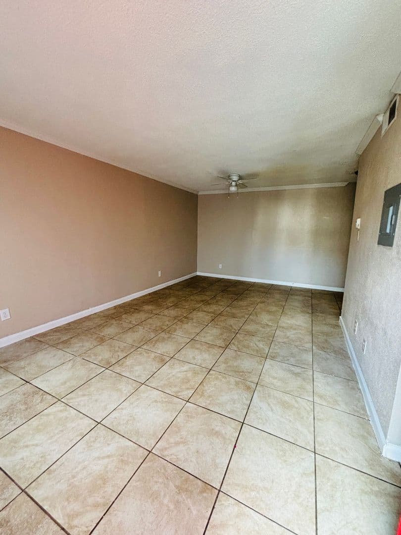 Dallas Apartment: 7621 Ferguson Rd