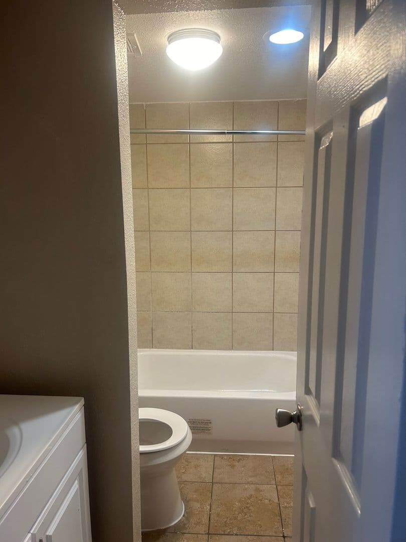 Arlington Apartment: 1676 Carter Drive