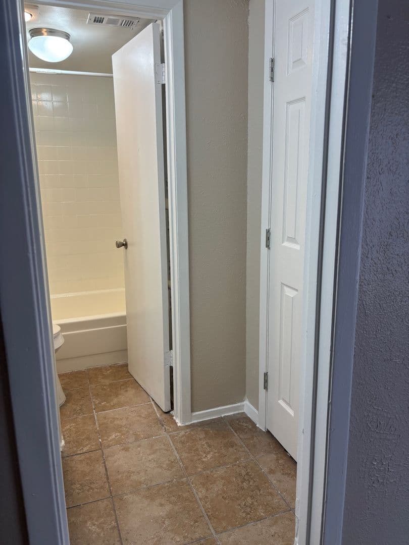 Arlington Apartment: 1676 Carter Drive