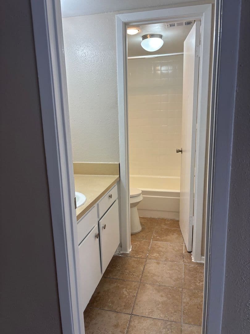 Arlington Apartment: 1676 Carter Drive
