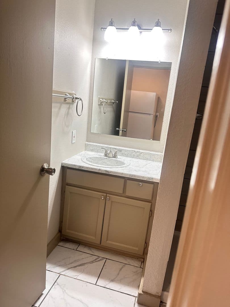 Commerce Apartment: 801 Culver St