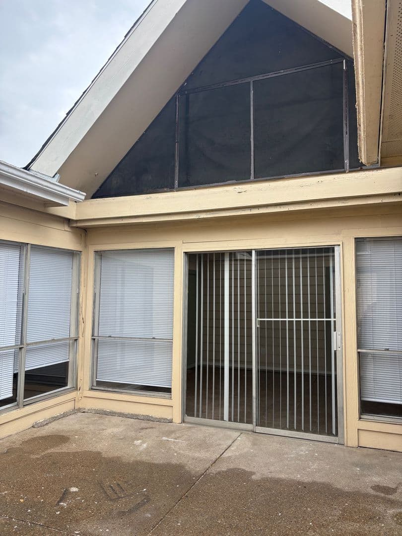 Arlington Apartment: 1676 Carter Drive