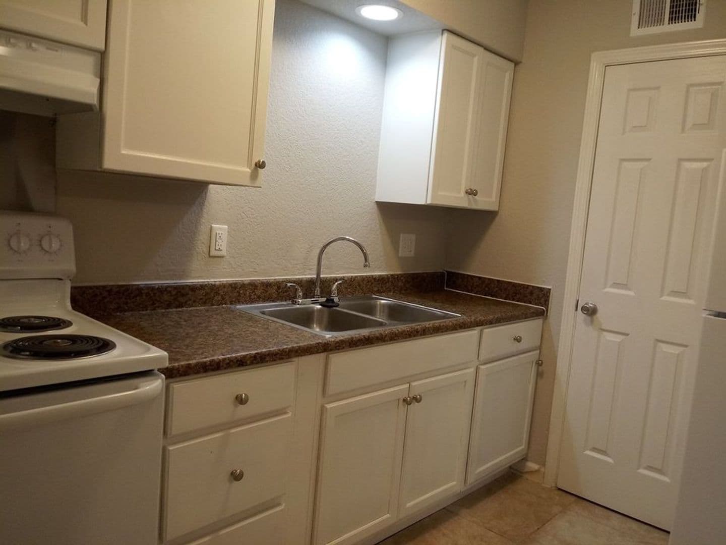 San Antonio Apartment: 462 Utopia Lane