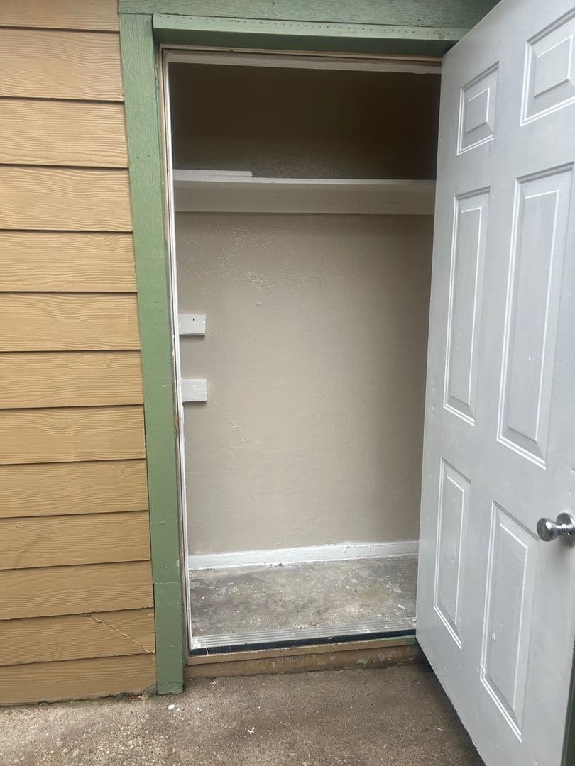 Arlington Apartment: 1676 Carter Drive