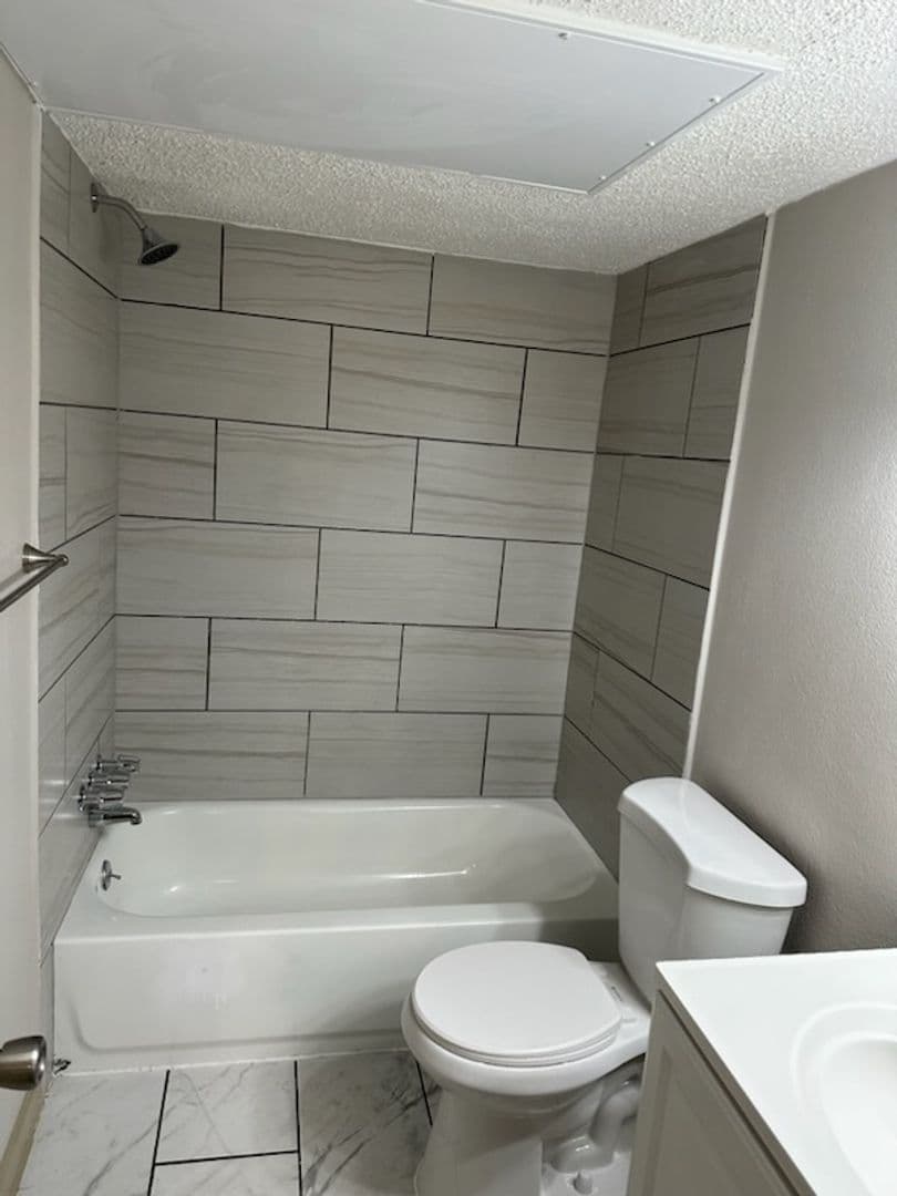 Commerce Apartment: 801 Culver St