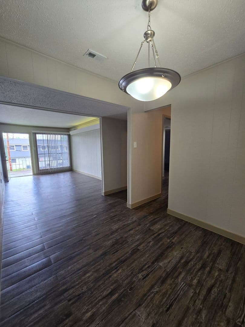 Commerce Apartment: 801 Culver St