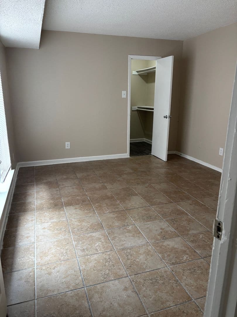 Arlington Apartment: 1676 Carter Drive