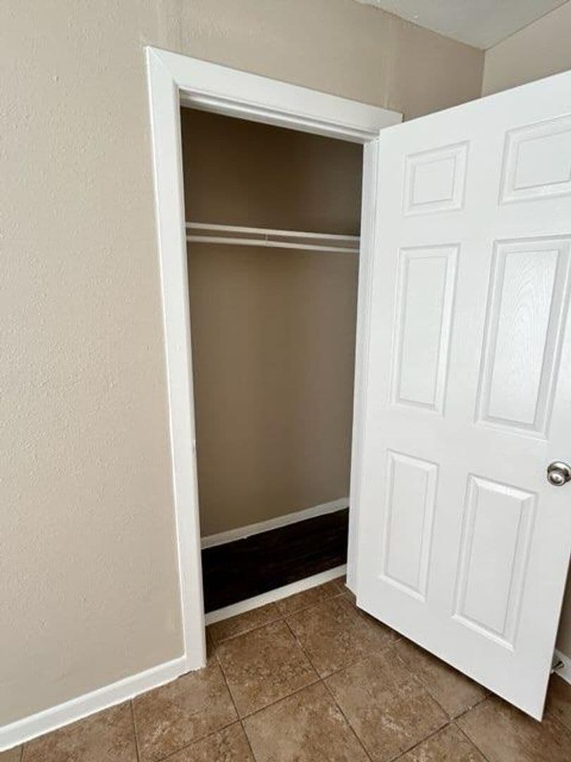 Arlington Apartment: 1676 Carter Drive