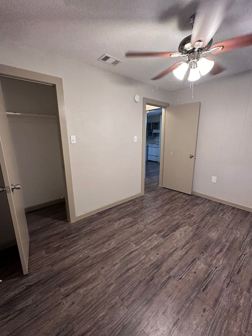 Commerce Apartment: 801 Culver St