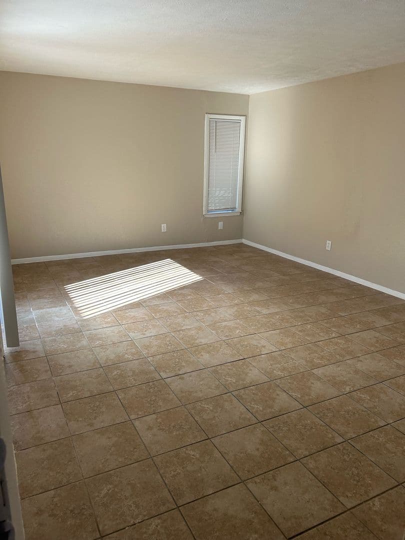 Arlington Apartment: 1676 Carter Drive
