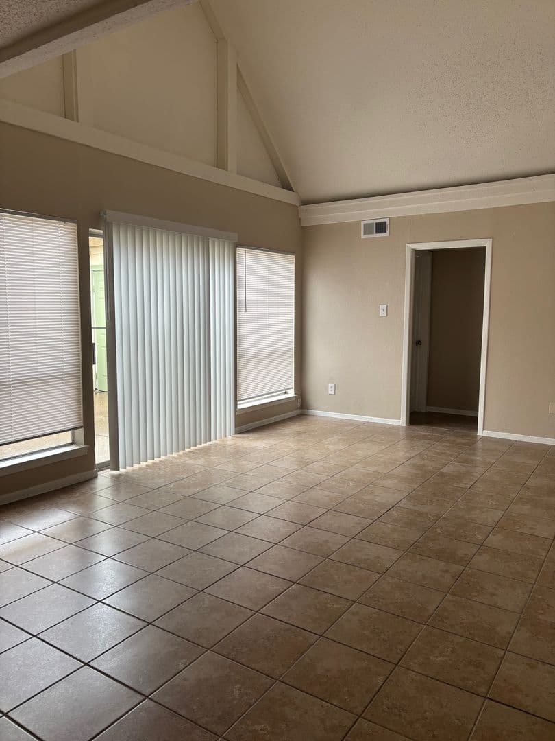 Arlington Apartment: 1676 Carter Drive