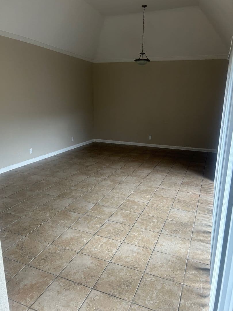 Arlington Apartment: 1676 Carter Drive