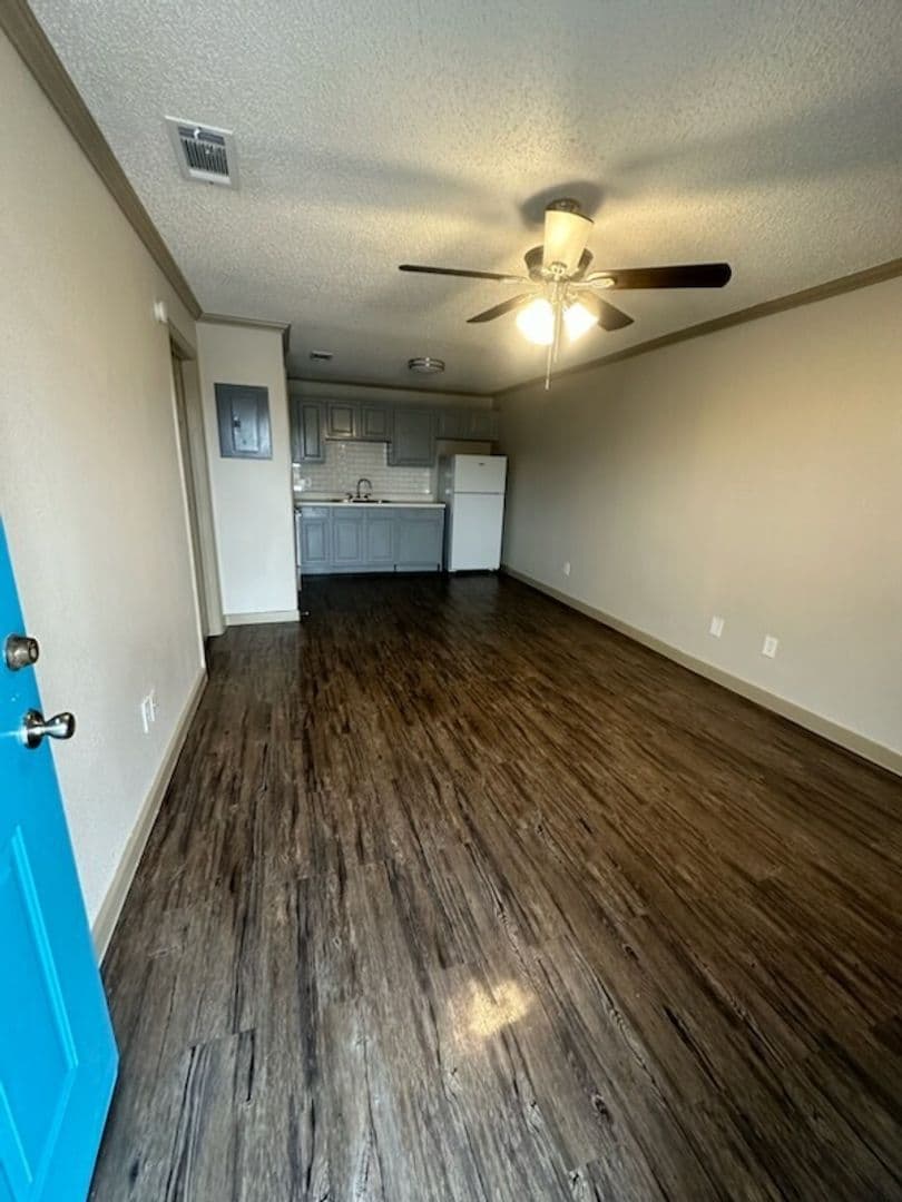 Commerce Apartment: 801 Culver St
