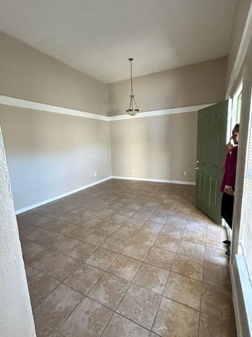 Arlington Apartment: 1676 Carter Drive