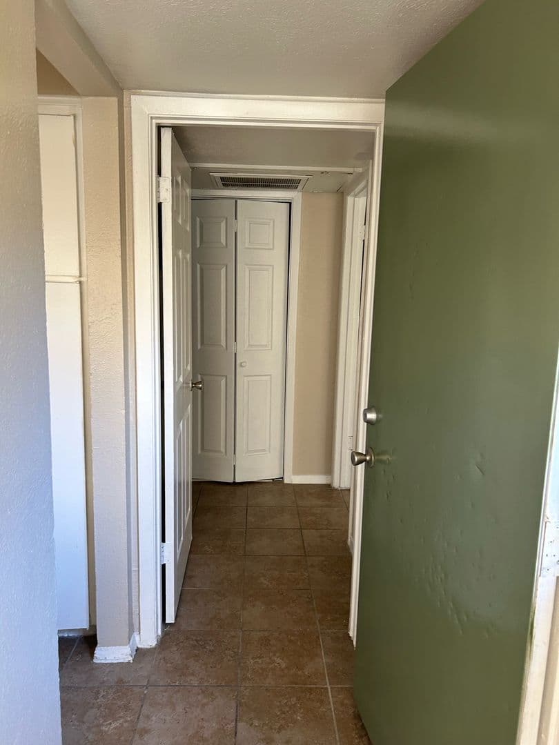 Arlington Apartment: 1676 Carter Drive