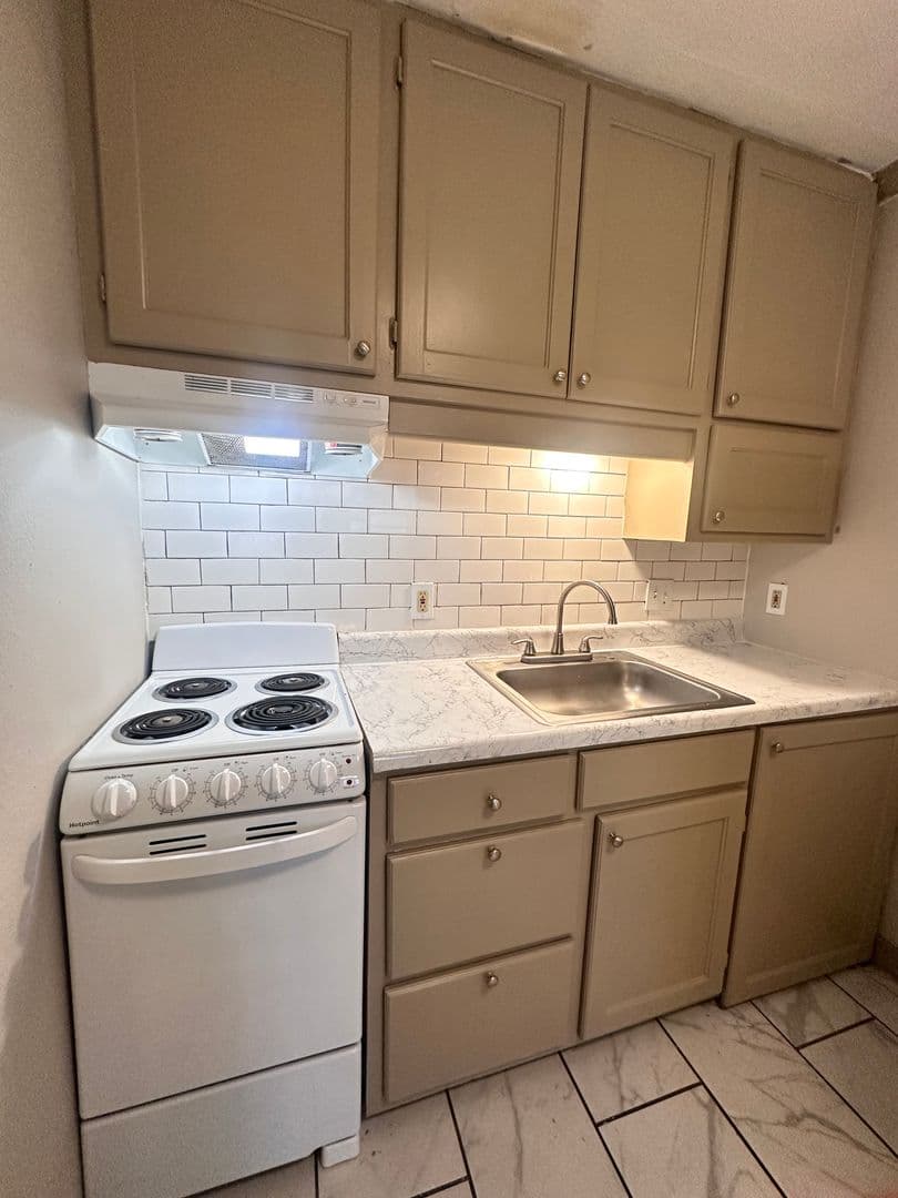 Commerce Apartment: 801 Culver St