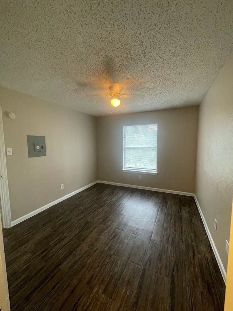 Dallas Apartment: 2722 S Buckner Blvd