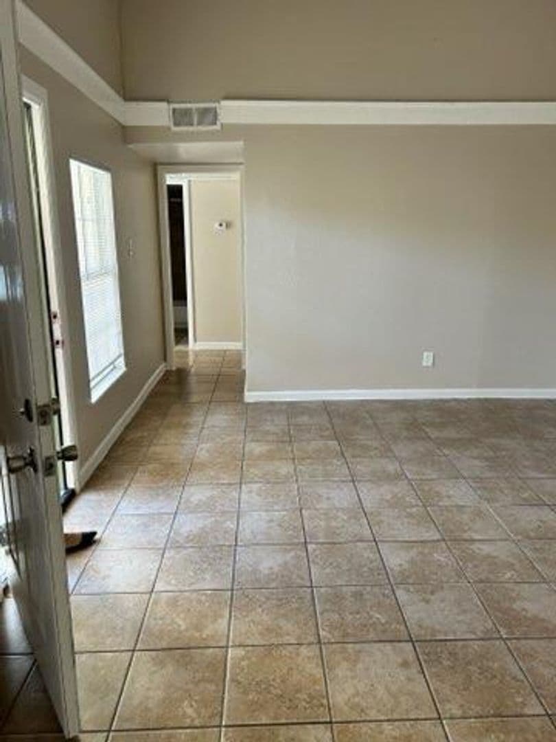 Arlington Apartment: 1676 Carter Drive