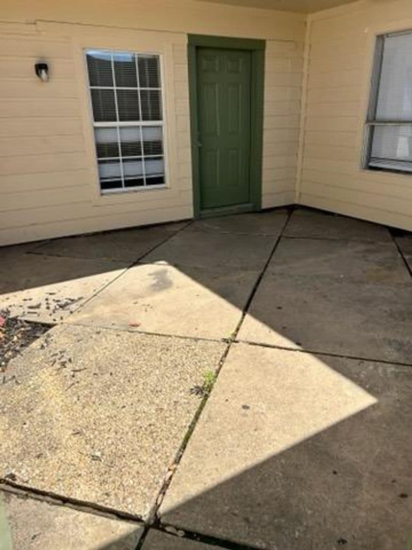 Arlington Apartment: 1676 Carter Drive