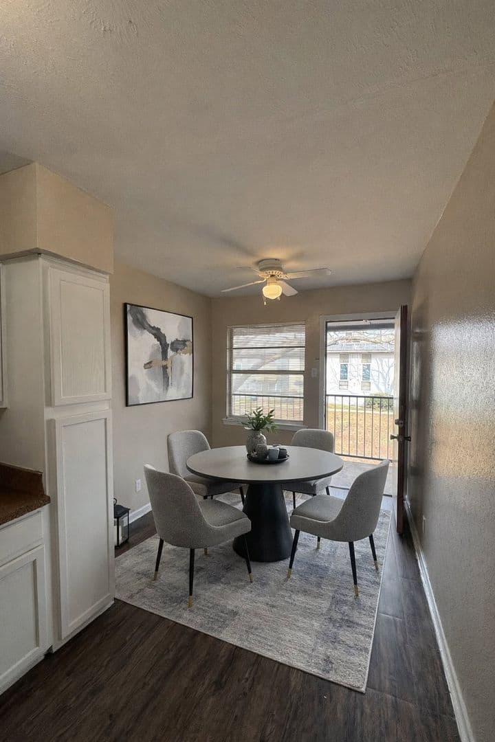 Dallas Apartment: 1441 N Jim Miller Rd