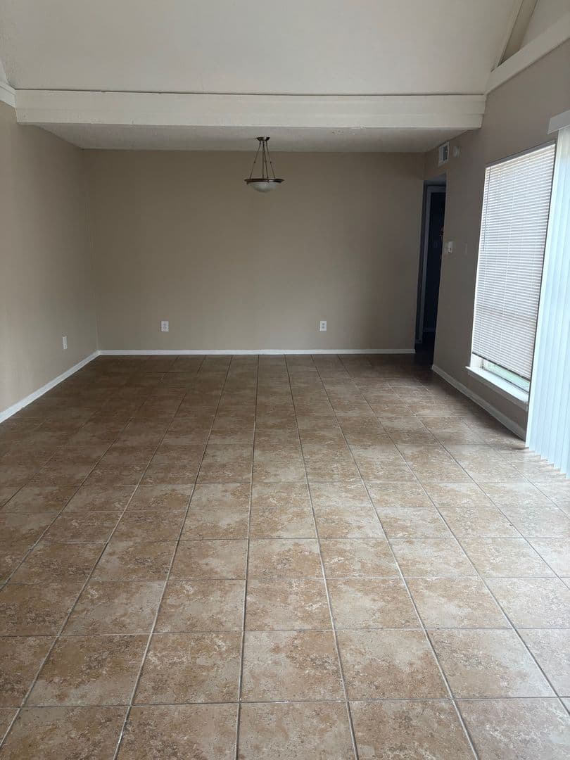 Arlington Apartment: 1676 Carter Drive