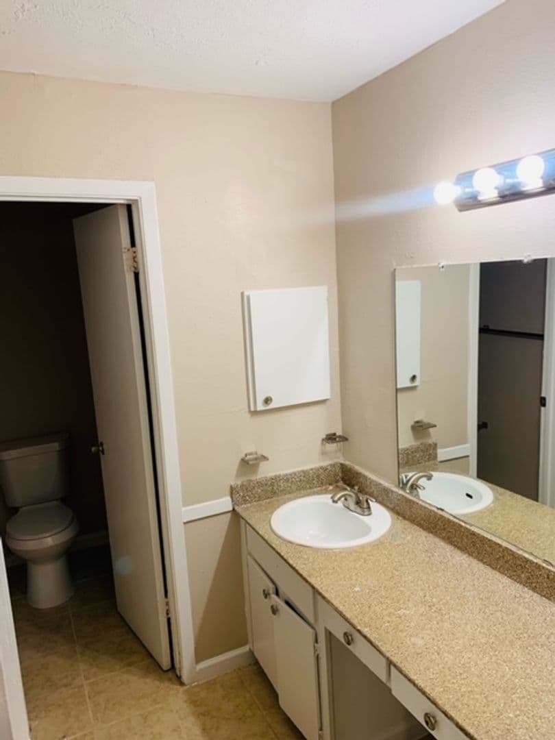 Dallas Apartment: 9874 Dale Crest Dr