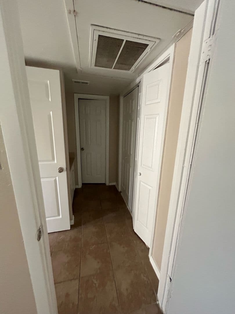 Arlington Apartment: 1676 Carter Drive