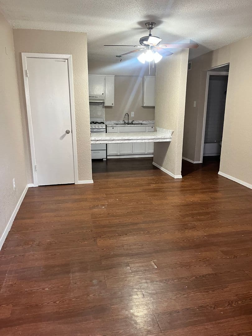Dallas Apartment: 2838 Royal Lane