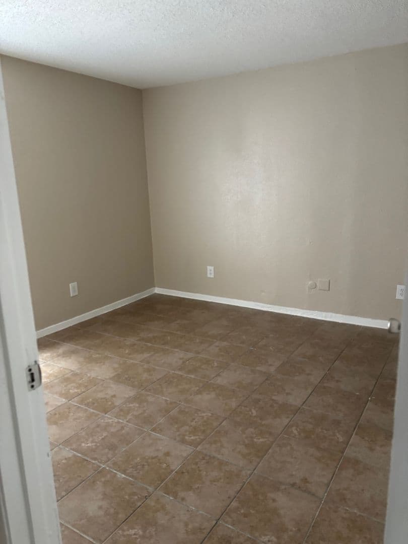Arlington Apartment: 1676 Carter Drive