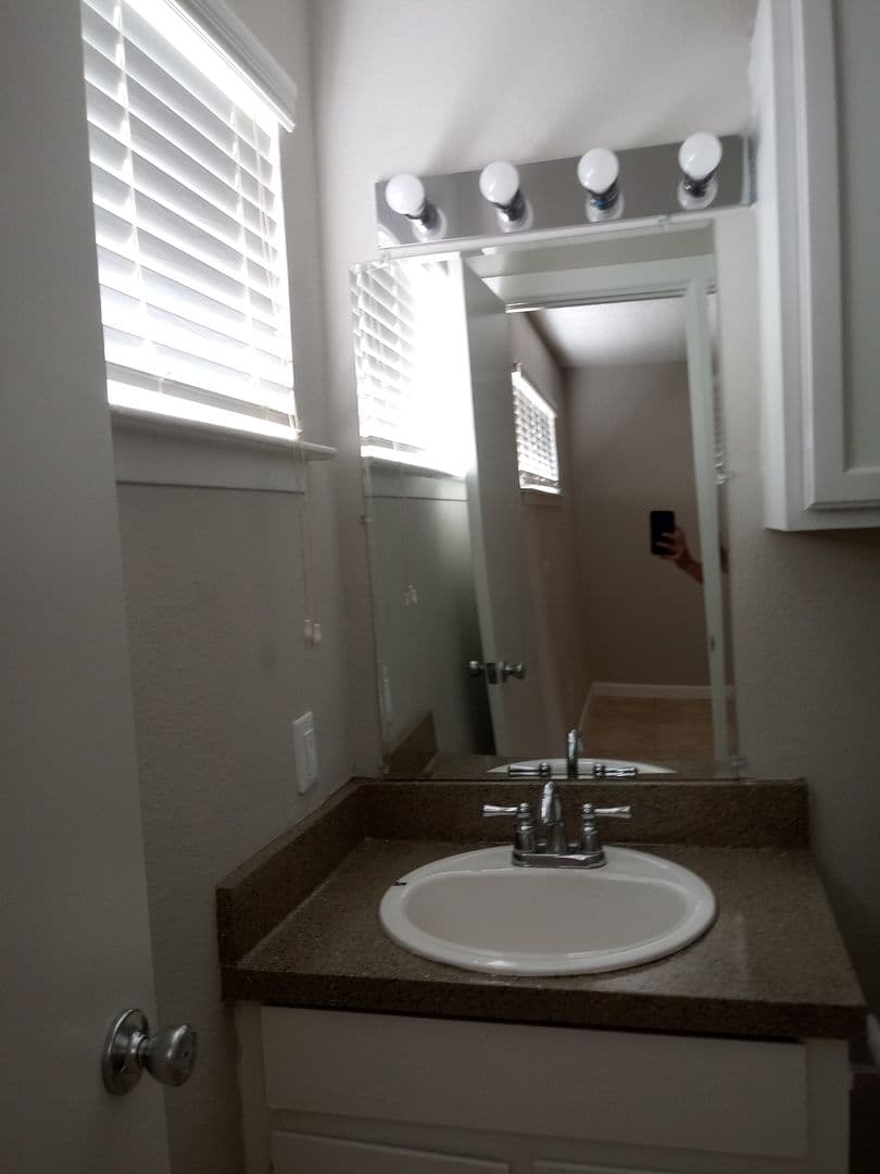 San Antonio Apartment: 462 Utopia Lane