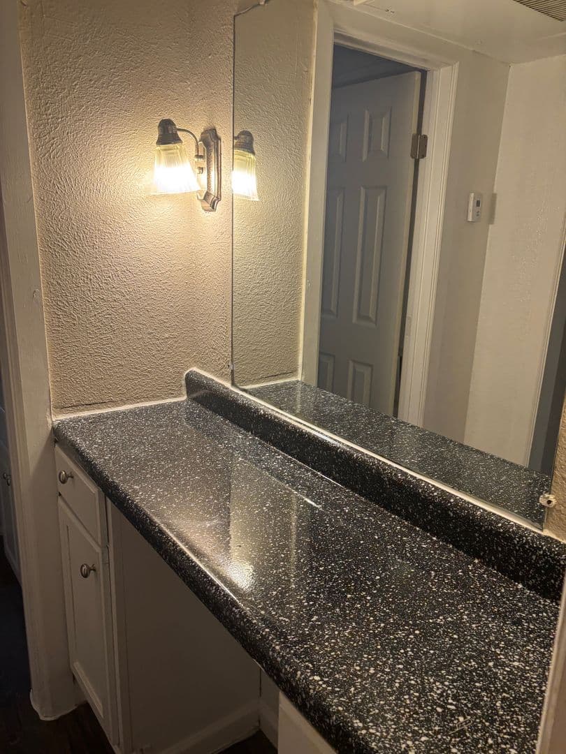Garland Apartment: 1520 W Kingsley Rd