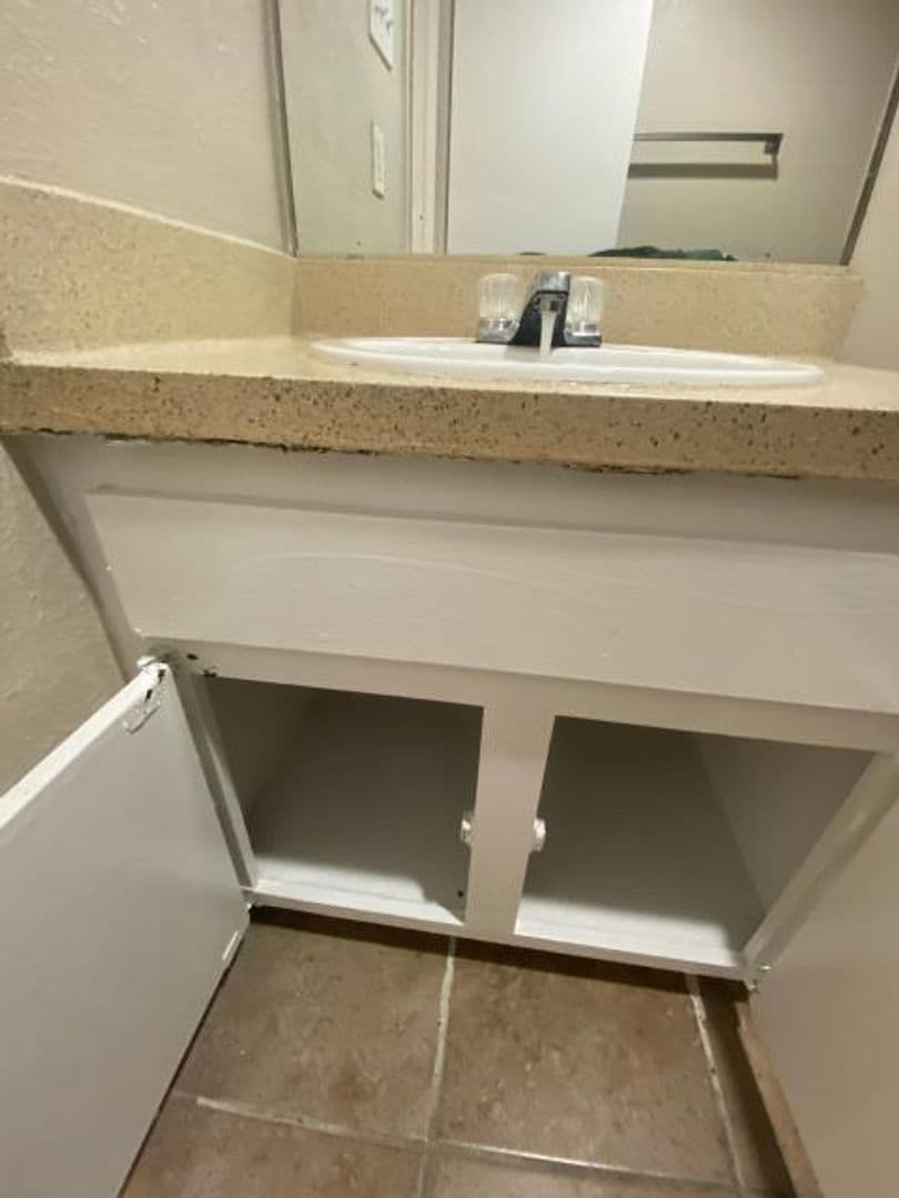 Arlington Apartment: 1676 Carter Drive