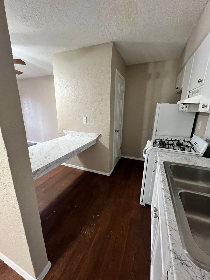 Dallas Apartment: 2838 Royal Lane