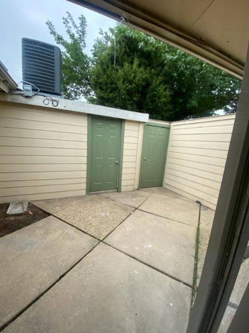 Arlington Apartment: 1676 Carter Drive
