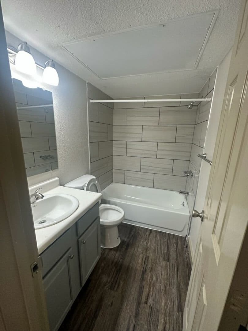 Commerce Apartment: 801 Culver St