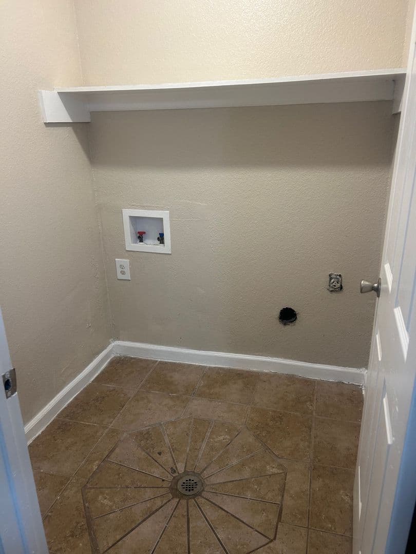 Arlington Apartment: 1676 Carter Drive