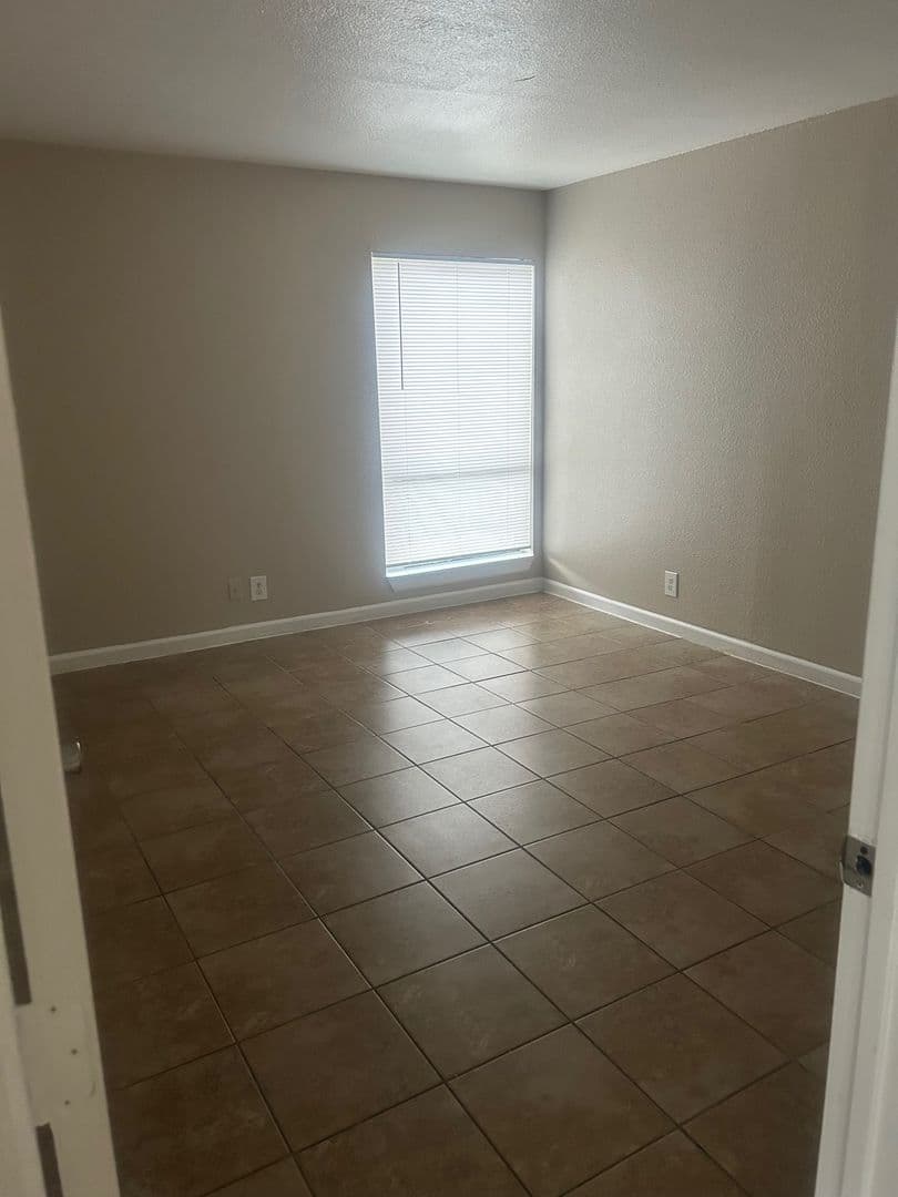 Arlington Apartment: 1676 Carter Drive