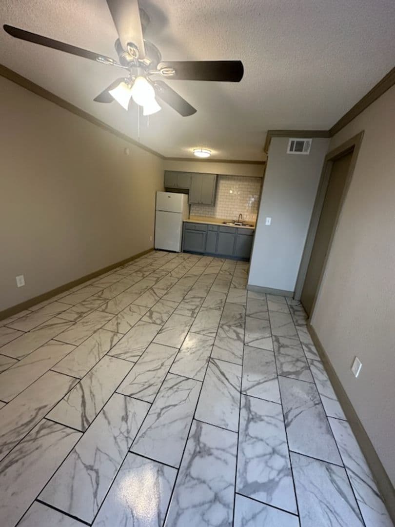 Commerce Apartment: 801 Culver St