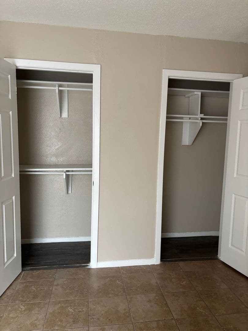Arlington Apartment: 1676 Carter Drive